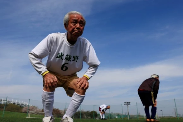 สำหรับนักฟุตบอลสูงอายุของญี่ปุ่น 80 คือ 50 ใหม่